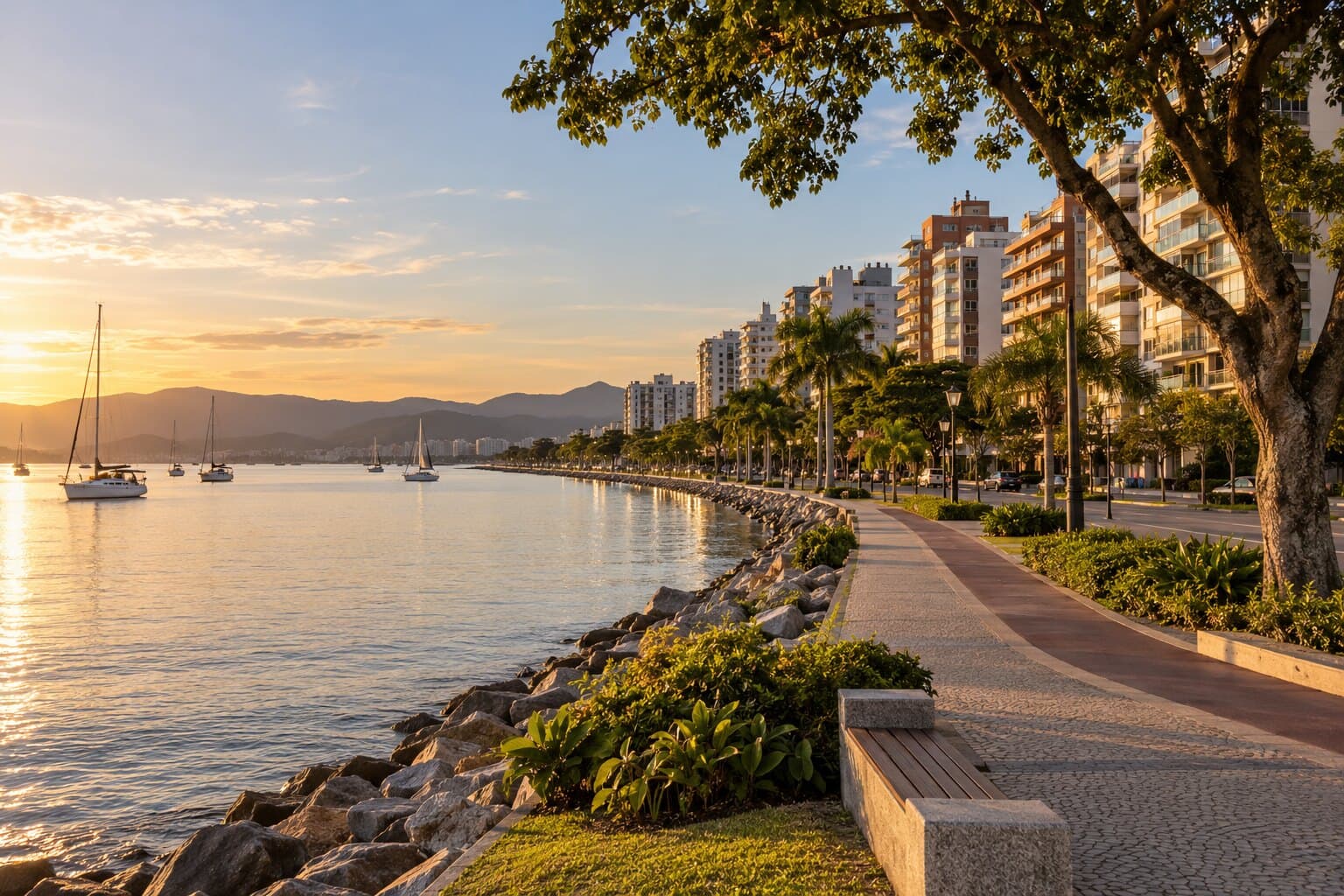 Beira-Mar Norte: morar no endereço mais cobiçado de Florianópolis