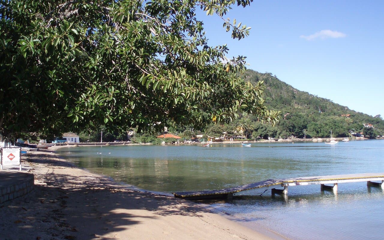 Sambaqui: a vila à beira-mar da baía norte